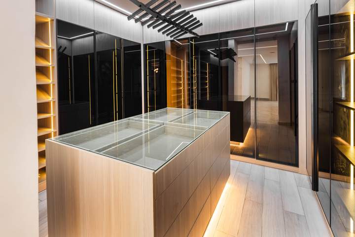 Walk-in dressing room