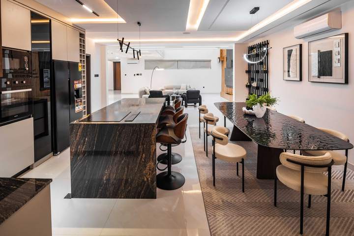 Kitchen with island and breakfast bar