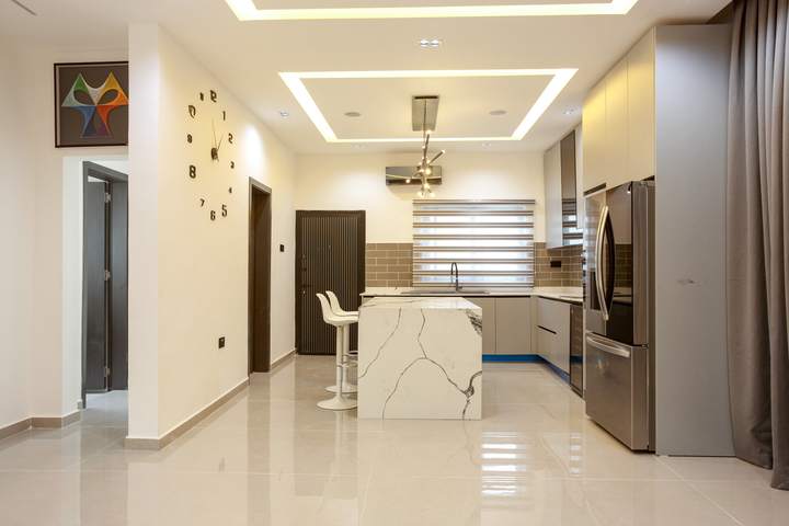 Kitchen with marble island
