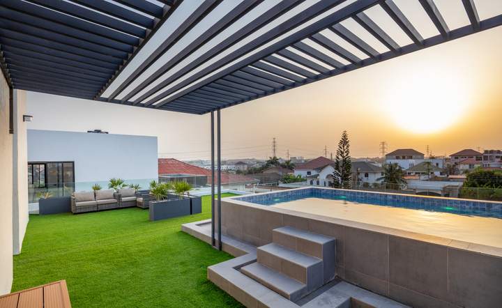 Roof terrace with a second pool at sunset