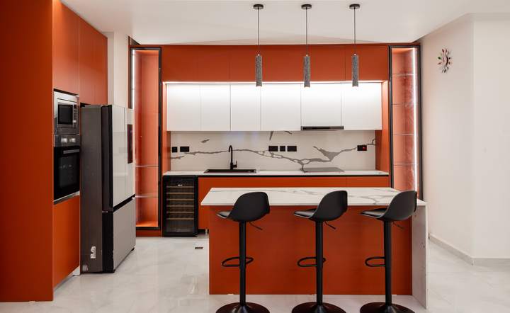 Third kitchen with breakfast bar