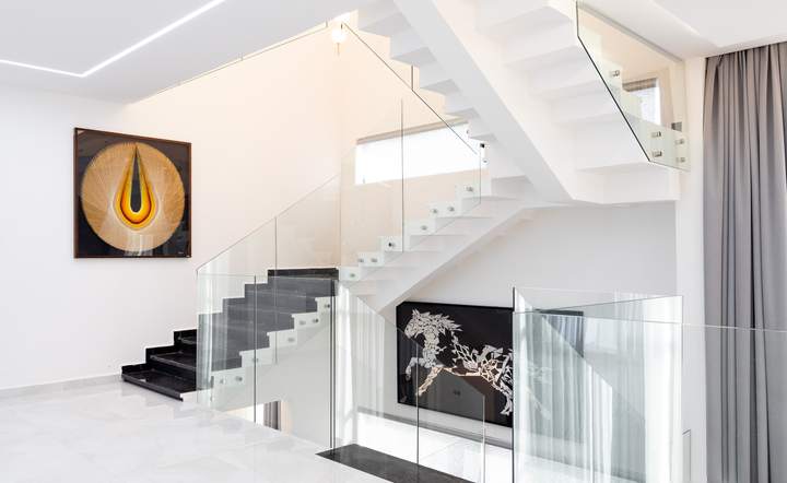 Floating staircase with glass balustrade